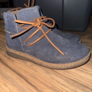 Born  Calyn In Navy Blue Booties 8.5